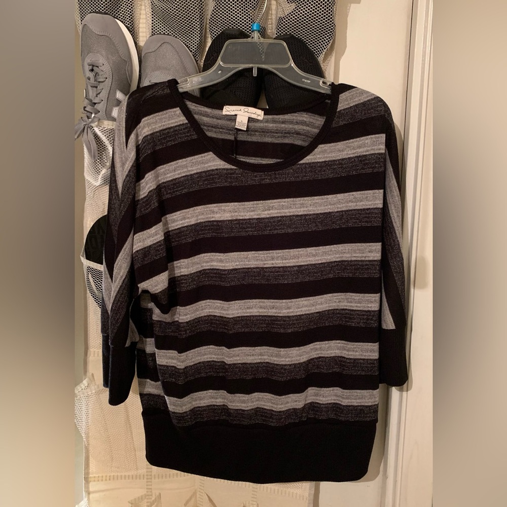 🖤 French Laundry Black/Gray sweater 🩶